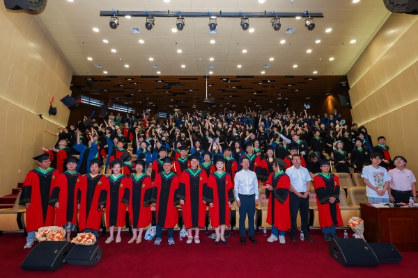 双甲中农 百年园艺 | 英国威廉希尔英文隆重举行2025年毕业典礼暨学位授予仪式